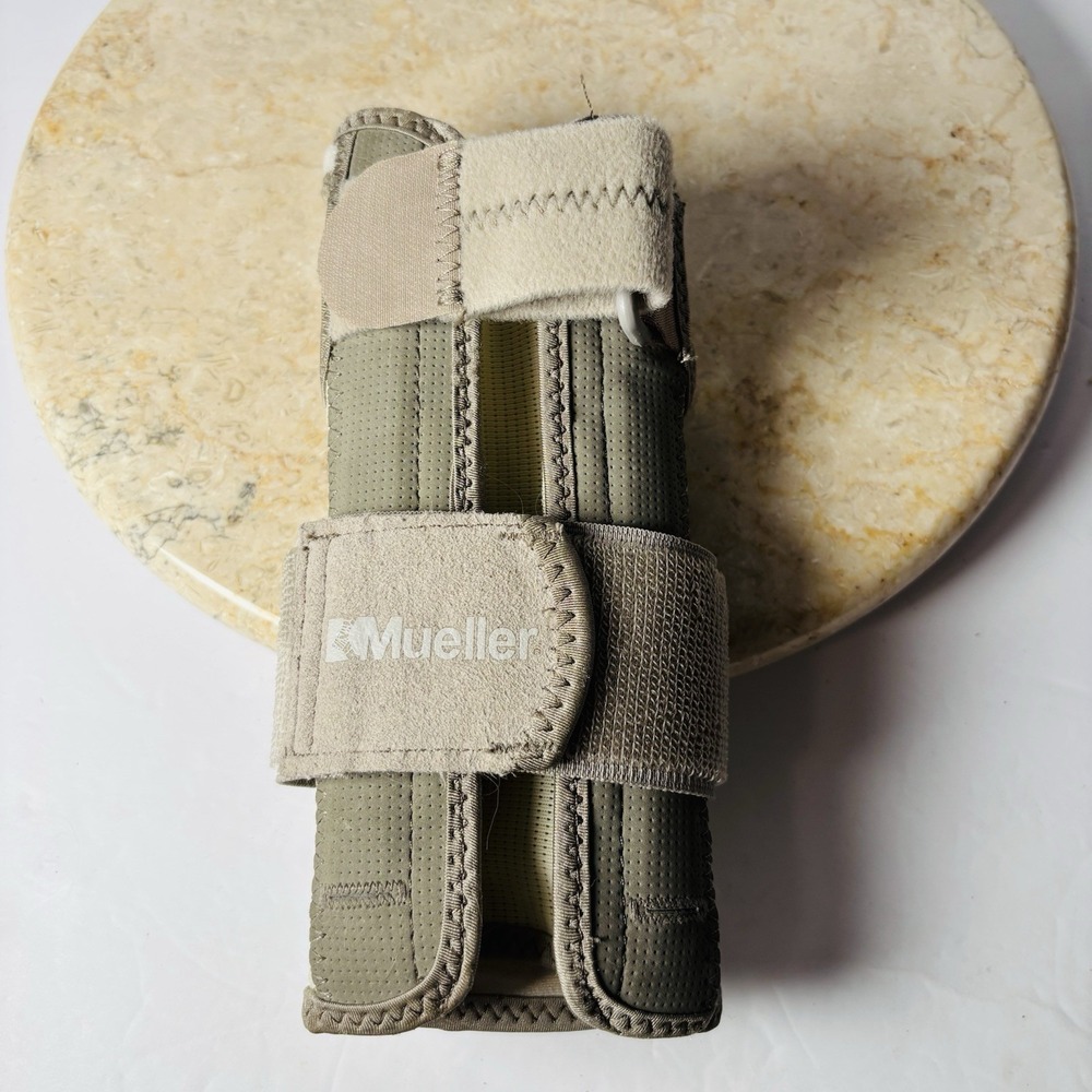 MUELLER Sports Medicine Reversible Wrist Stabilizer with Large/X-Large,‎ Taupe